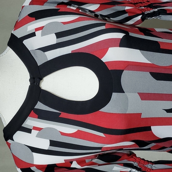 Geometric print shift dress w/ tie waist - Picture 3 of 8